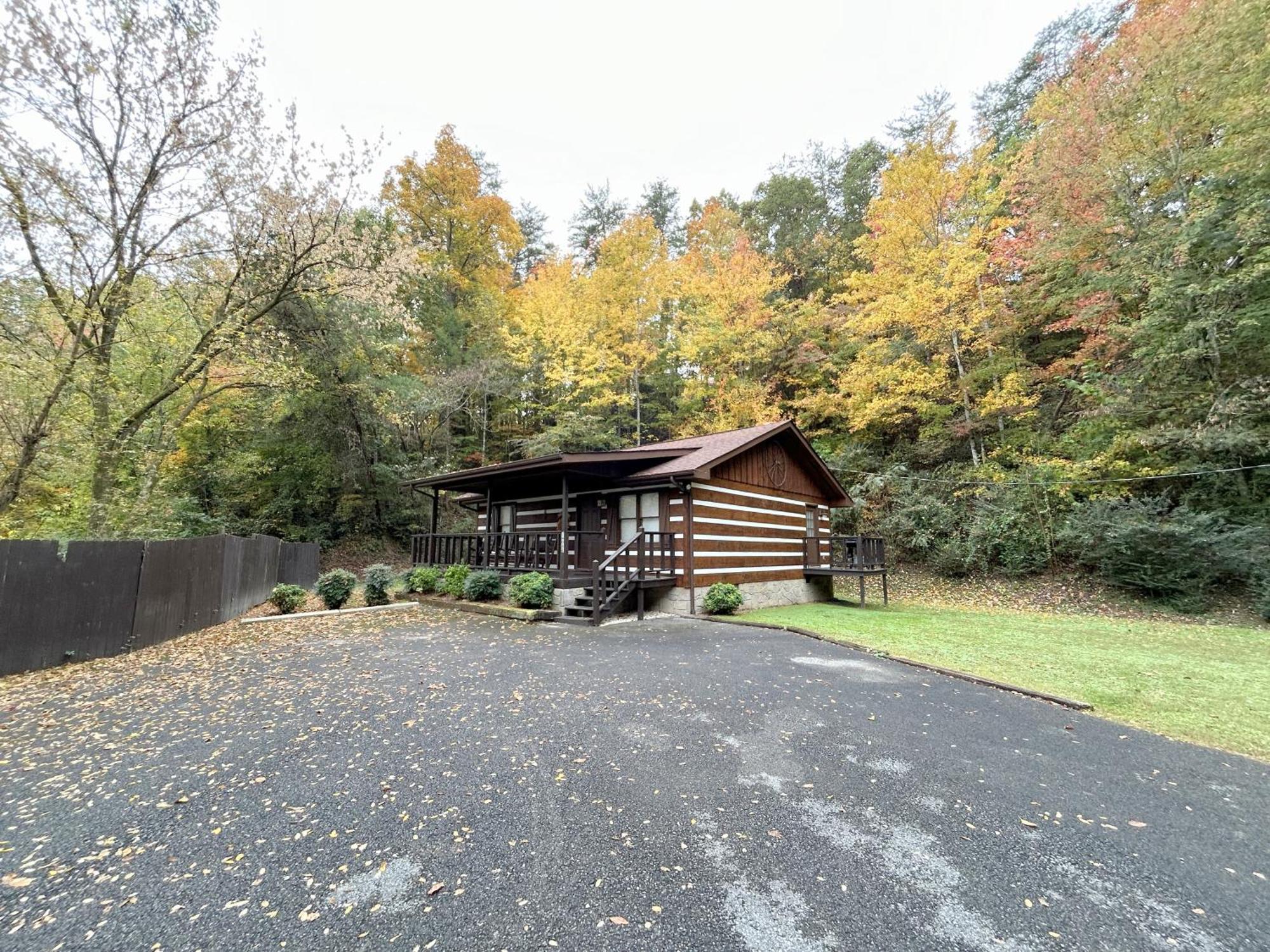 Tucked Away Cabin Pigeon Forge Exterior photo